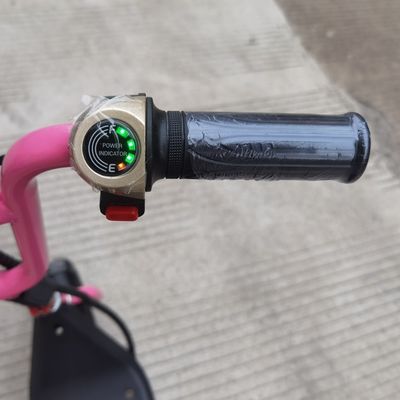 8インチ電気スクーター バスケットとシート マックススピード 15km/h 範囲毎の充電 8-10KM