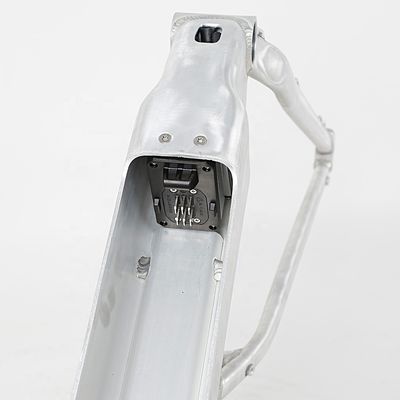 48V10A500W 電動電動自転車 隠されたバッテリーとケーブル引力ディスクブレーキ