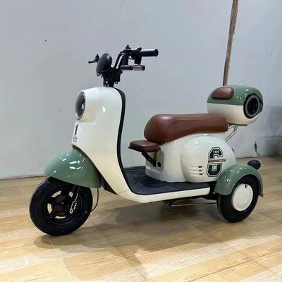 600Wモーターパワー 3輪スクーター 成人のための 後部ハブ モーター位置 統合バッテリー